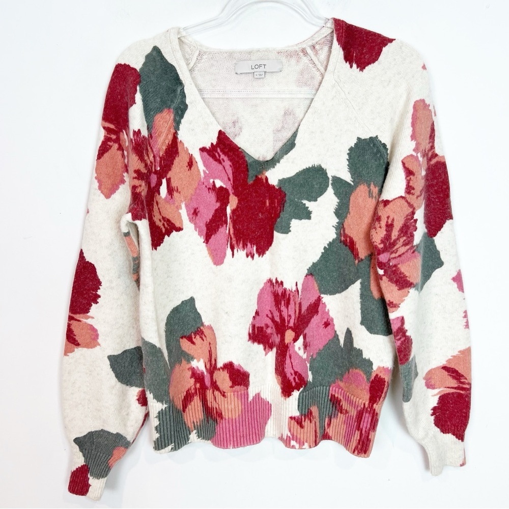 LOFT OFF-WHITE PINK GREEN FLORAL V-NECK LONG SLEEVE SWEATER WOMENS MEDIUM - Picture 2 of 5